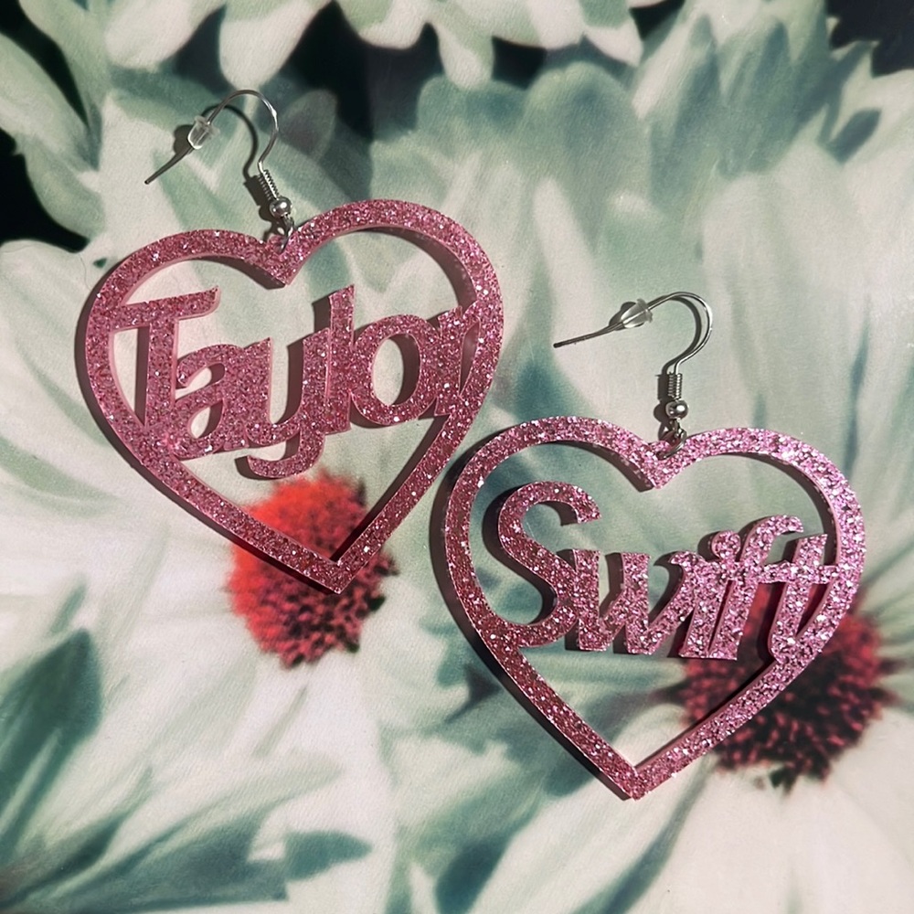 NWT Taylor Swift Pink Glitter Heart Earrings
